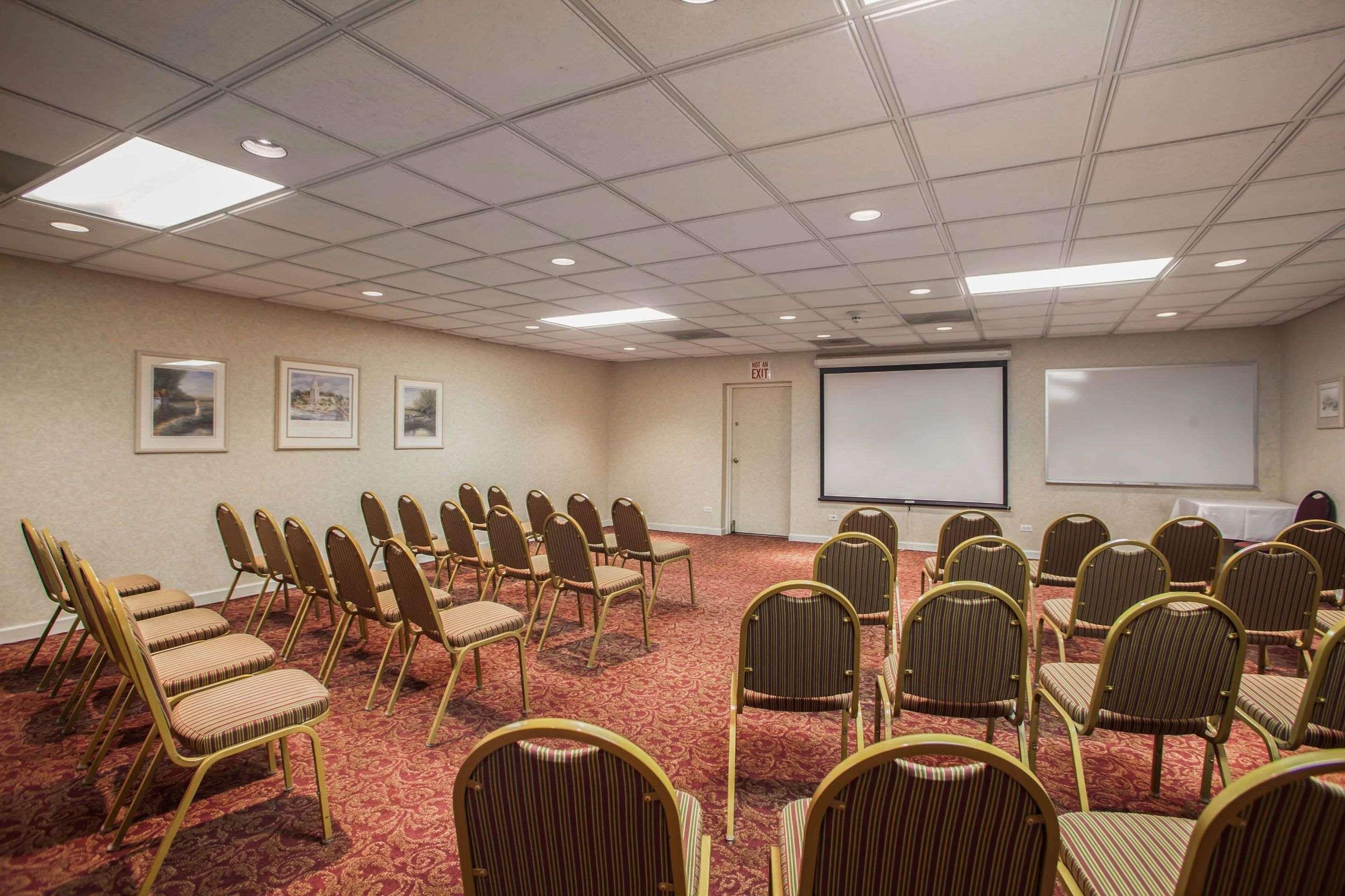 סנט צ'ארלס Quality Inn & Suites St Charles -West Chicago מראה חיצוני תמונה