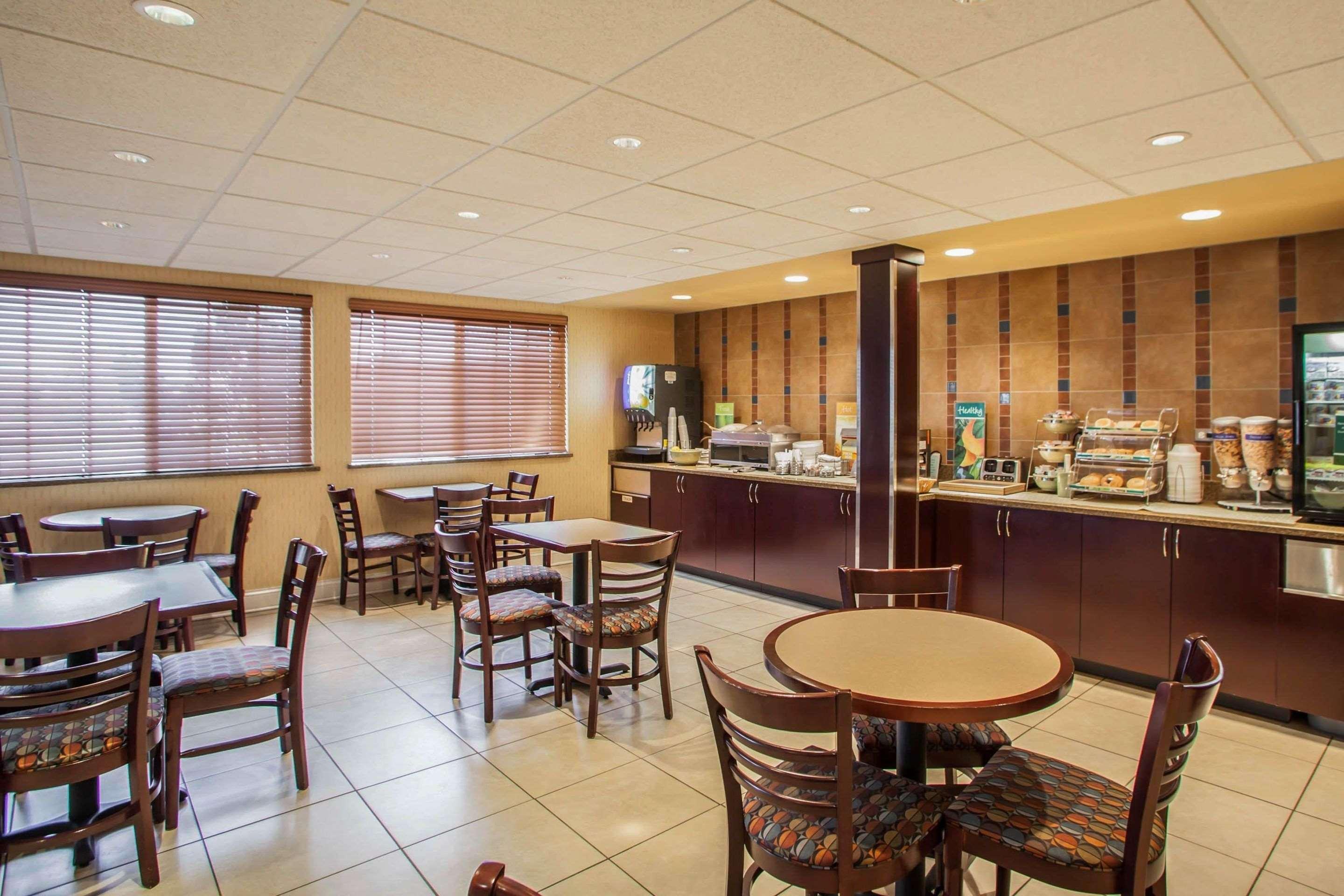 סנט צ'ארלס Quality Inn & Suites St Charles -West Chicago מראה חיצוני תמונה