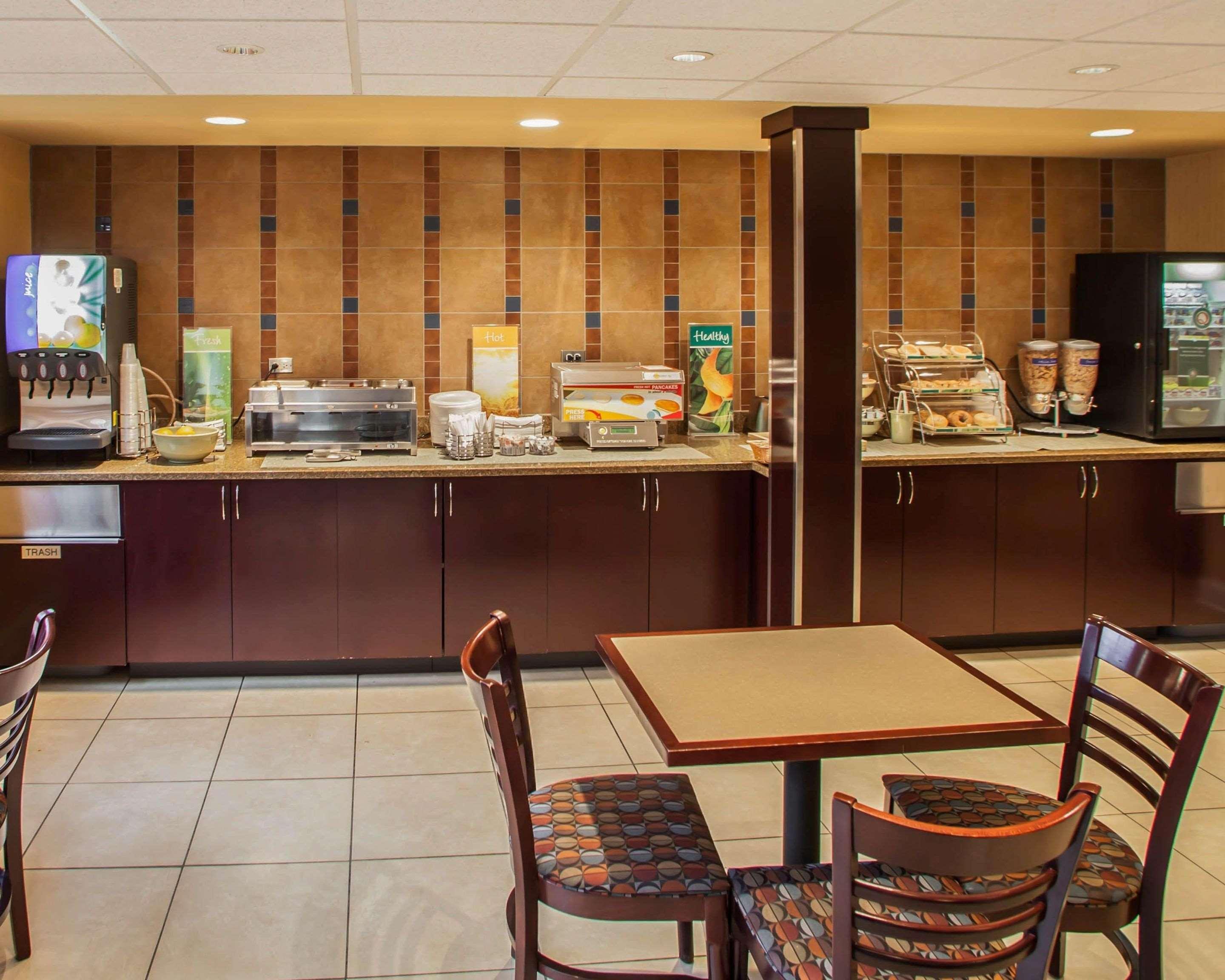 סנט צ'ארלס Quality Inn & Suites St Charles -West Chicago מראה חיצוני תמונה