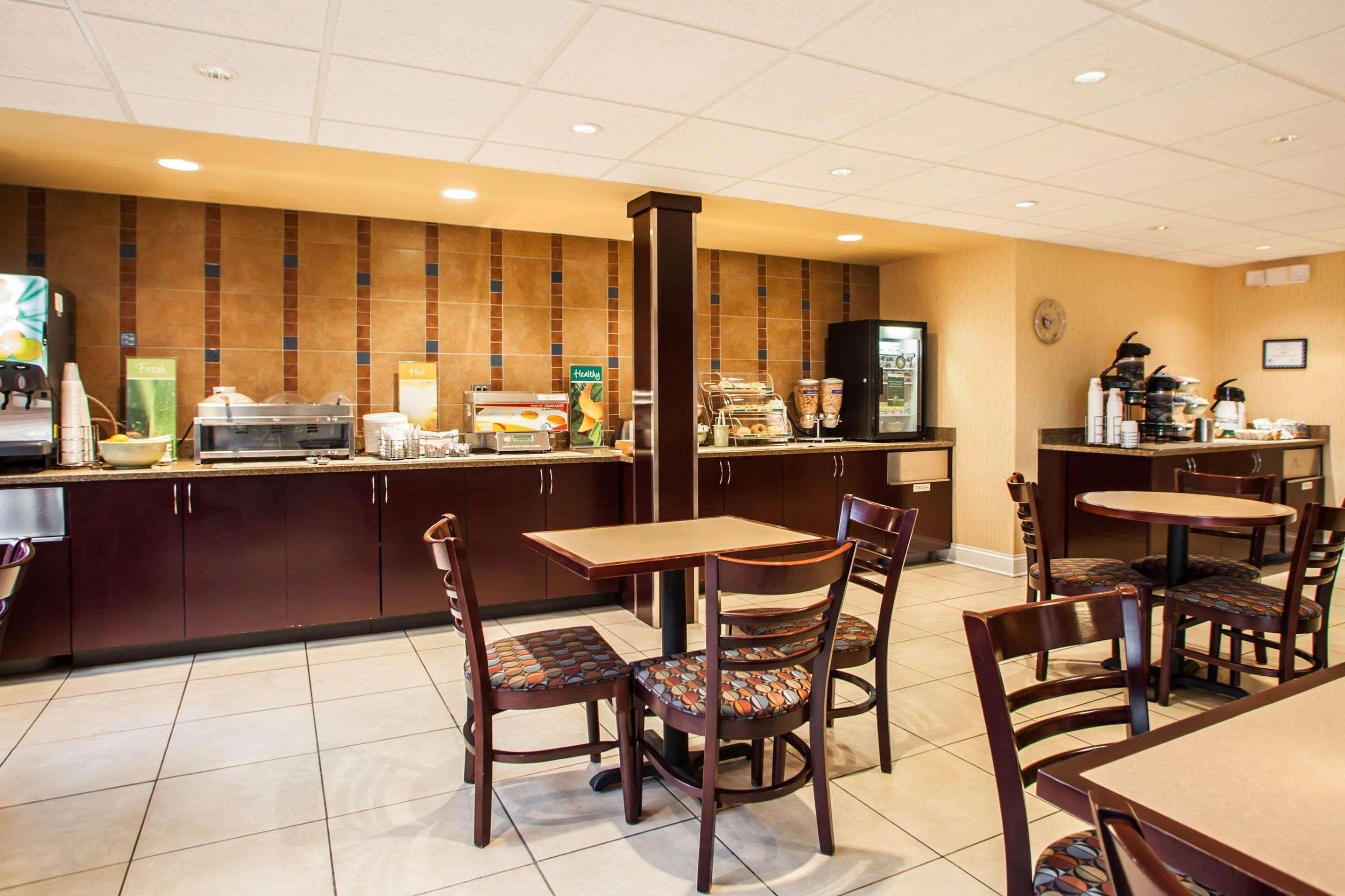 סנט צ'ארלס Quality Inn & Suites St Charles -West Chicago מראה חיצוני תמונה
