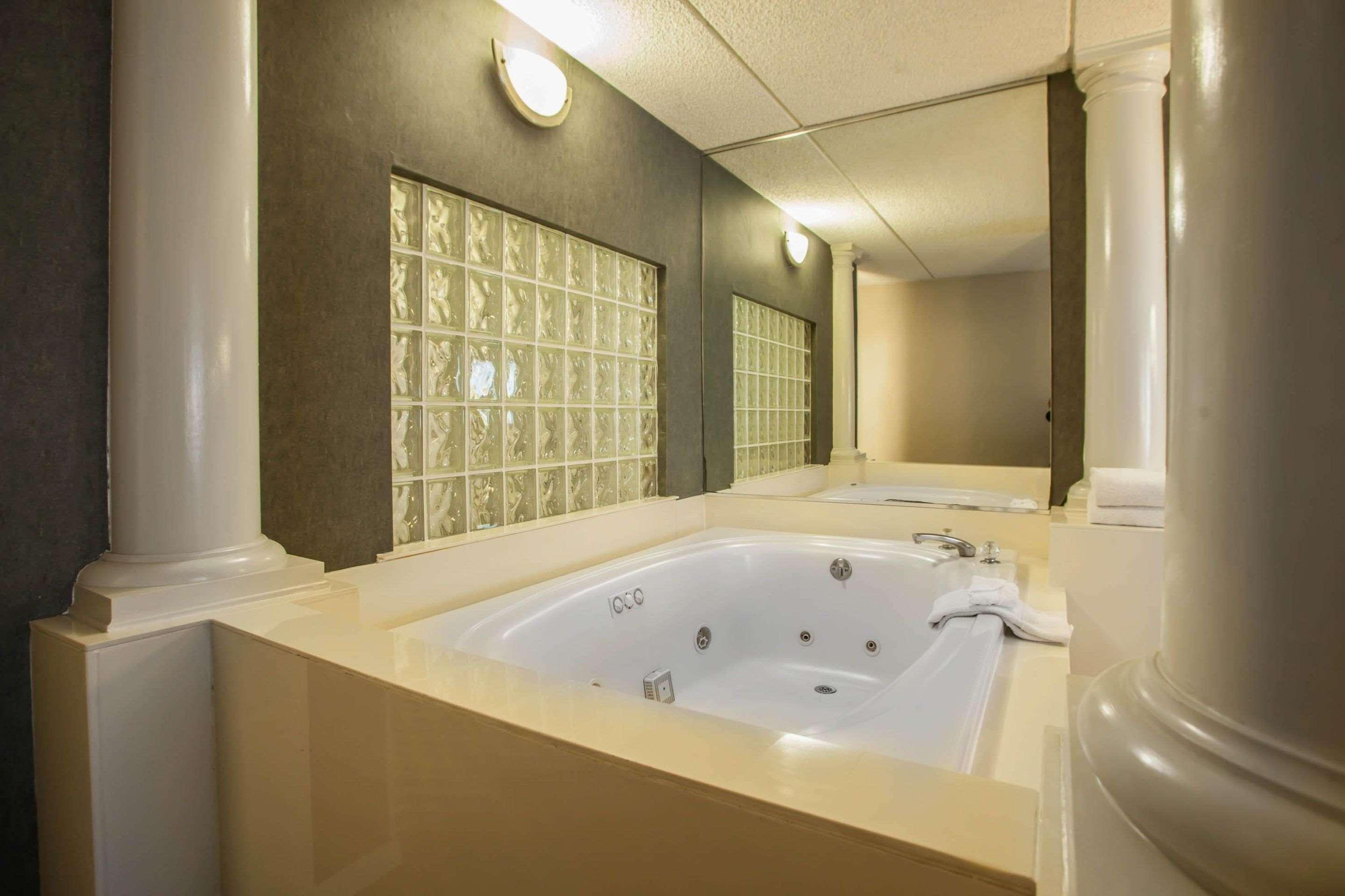 סנט צ'ארלס Quality Inn & Suites St Charles -West Chicago מראה חיצוני תמונה
