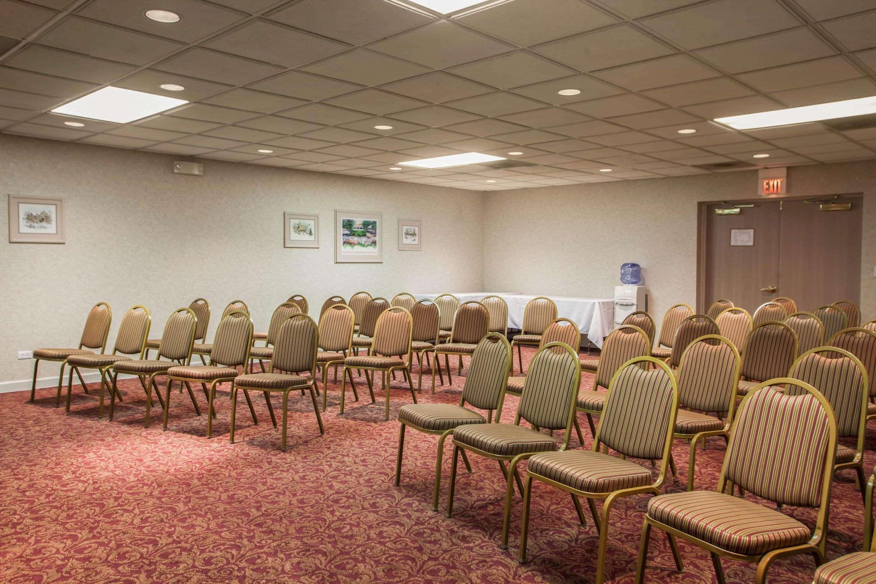 סנט צ'ארלס Quality Inn & Suites St Charles -West Chicago מראה חיצוני תמונה